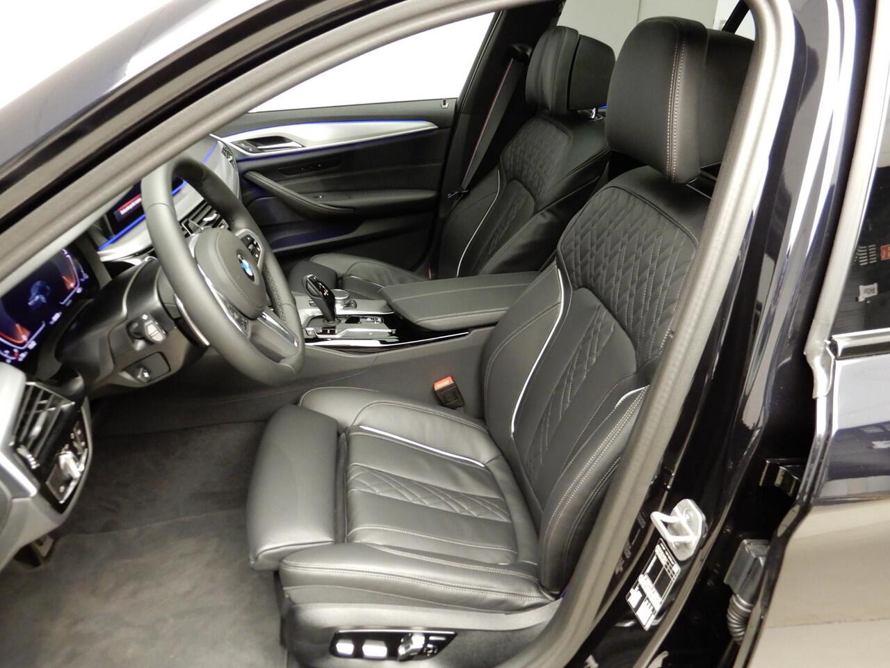 BMW 5-SERIE Sedan 530i | M-Sportpakket | Laserlicht | Leder | Navigatie | Schuifdak | Trekhaak | DAB | Hifi speakers | Alu 20 inch