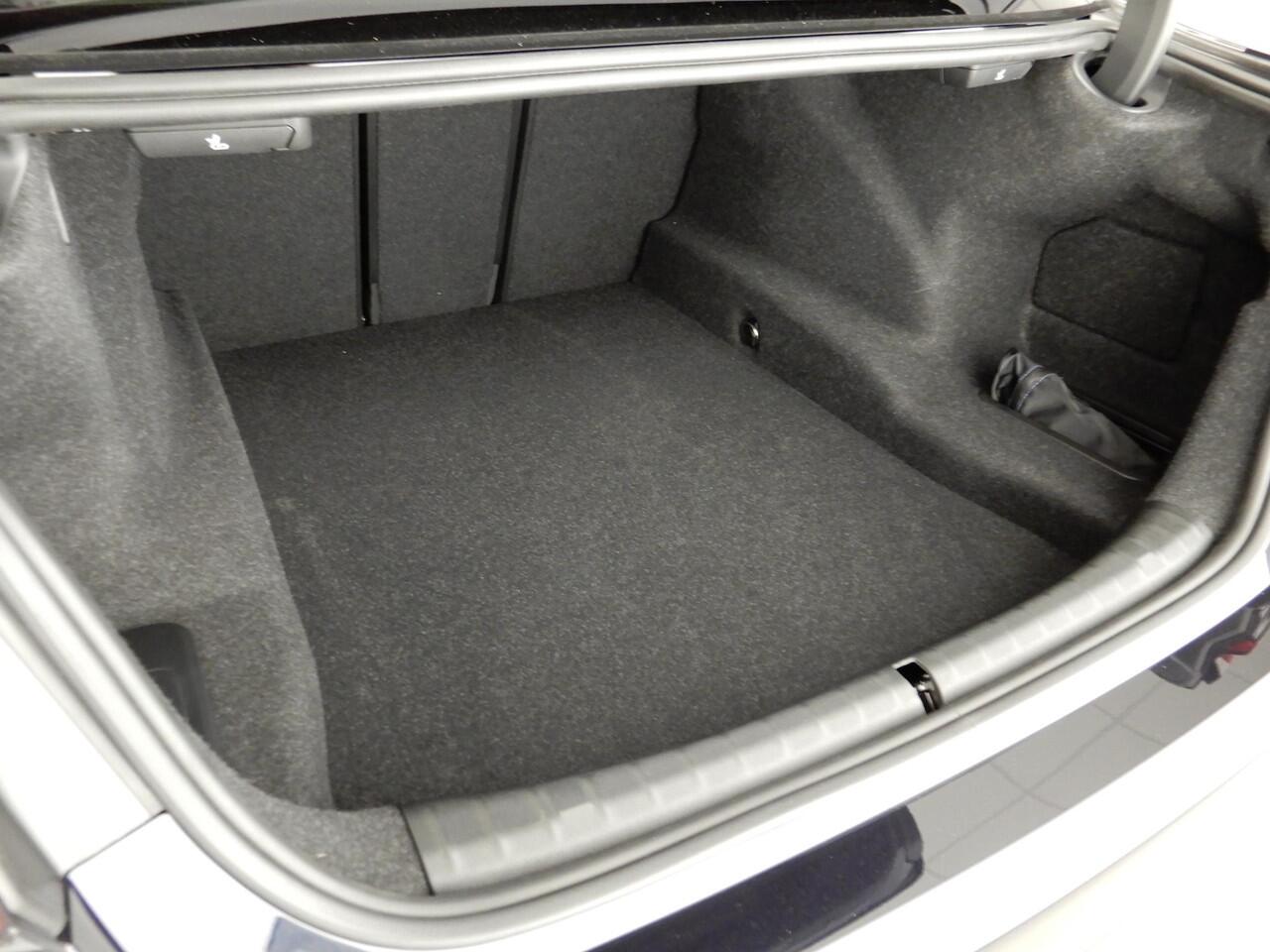 BMW 5-SERIE Sedan 530i | M-Sportpakket | Laserlicht | Leder | Navigatie | Schuifdak | Trekhaak | DAB | Hifi speakers | Alu 20 inch