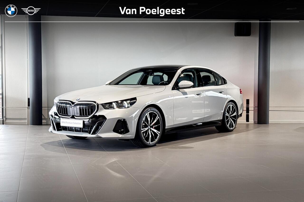 BMW 5-SERIE Sedan 520i | M Sport Pro | Glazen Panoramadak | Stoelventilatie | Harman Kardon |