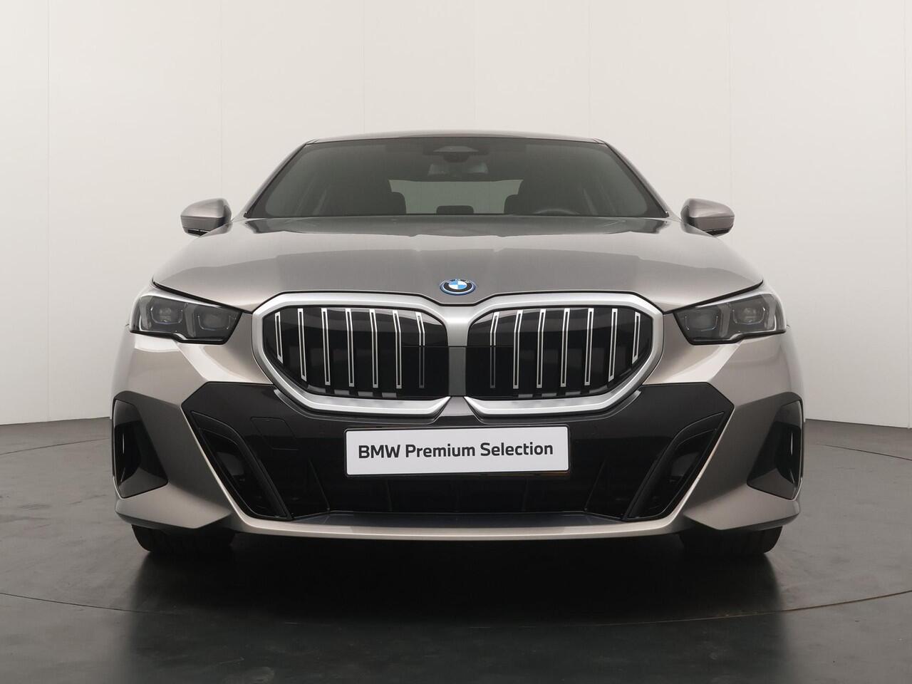 BMW 5-SERIE 530e | M Sportpakket | Panoramadak | Driving Ass. Plus | Trekhaak |