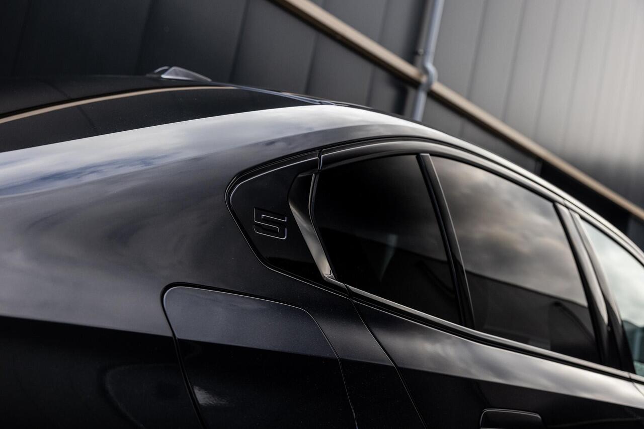 BMW 5-SERIE 550e xDrive | M-Pakket | Comfortstoelen + Memory | Adaptief Onderstel | Comfort-Pakket | Panoramadak | Driving Assistant Professional | Shadow Line | Adaptieve LED Verlichting | DAB | Bowers & Wilkins Surround |