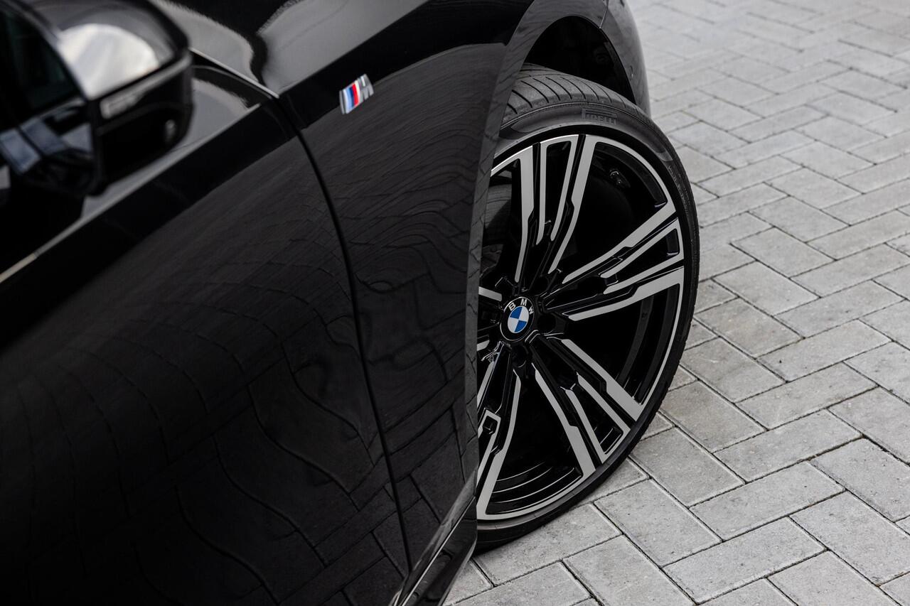 BMW 5-SERIE 550e xDrive | M-Pakket | Comfortstoelen + Memory | Adaptief Onderstel | Comfort-Pakket | Panoramadak | Driving Assistant Professional | Shadow Line | Adaptieve LED Verlichting | DAB | Bowers & Wilkins Surround |