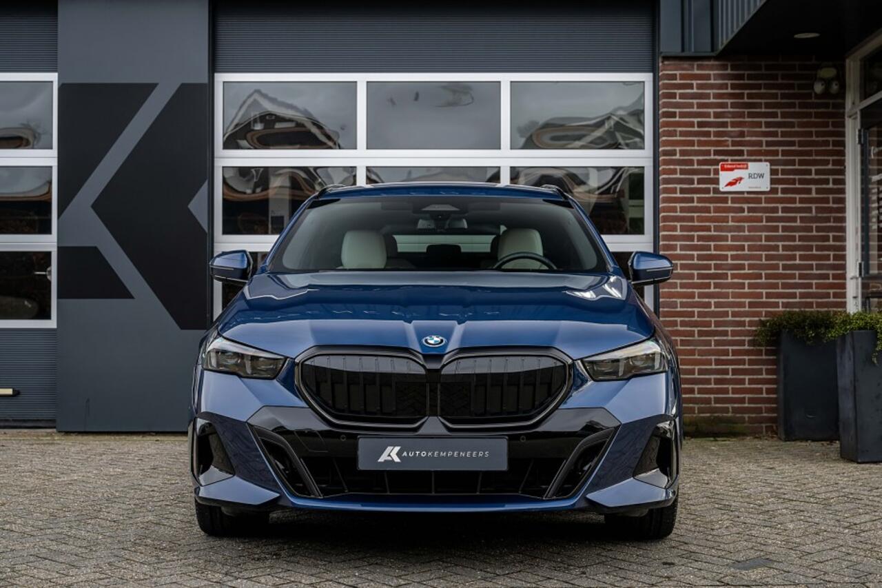 BMW 5-SERIE 530e xDrive M Sport Pro | Driving Ass. Prof. | Harman/Kardon | Keyless | Camera | Trekhaak | 20' Inch |