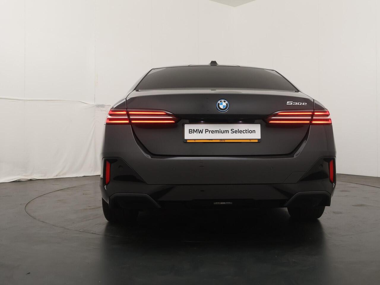 BMW 5-SERIE 530e M Sportpakket | Panoramadak | Trekhaak | Stoelverwarming