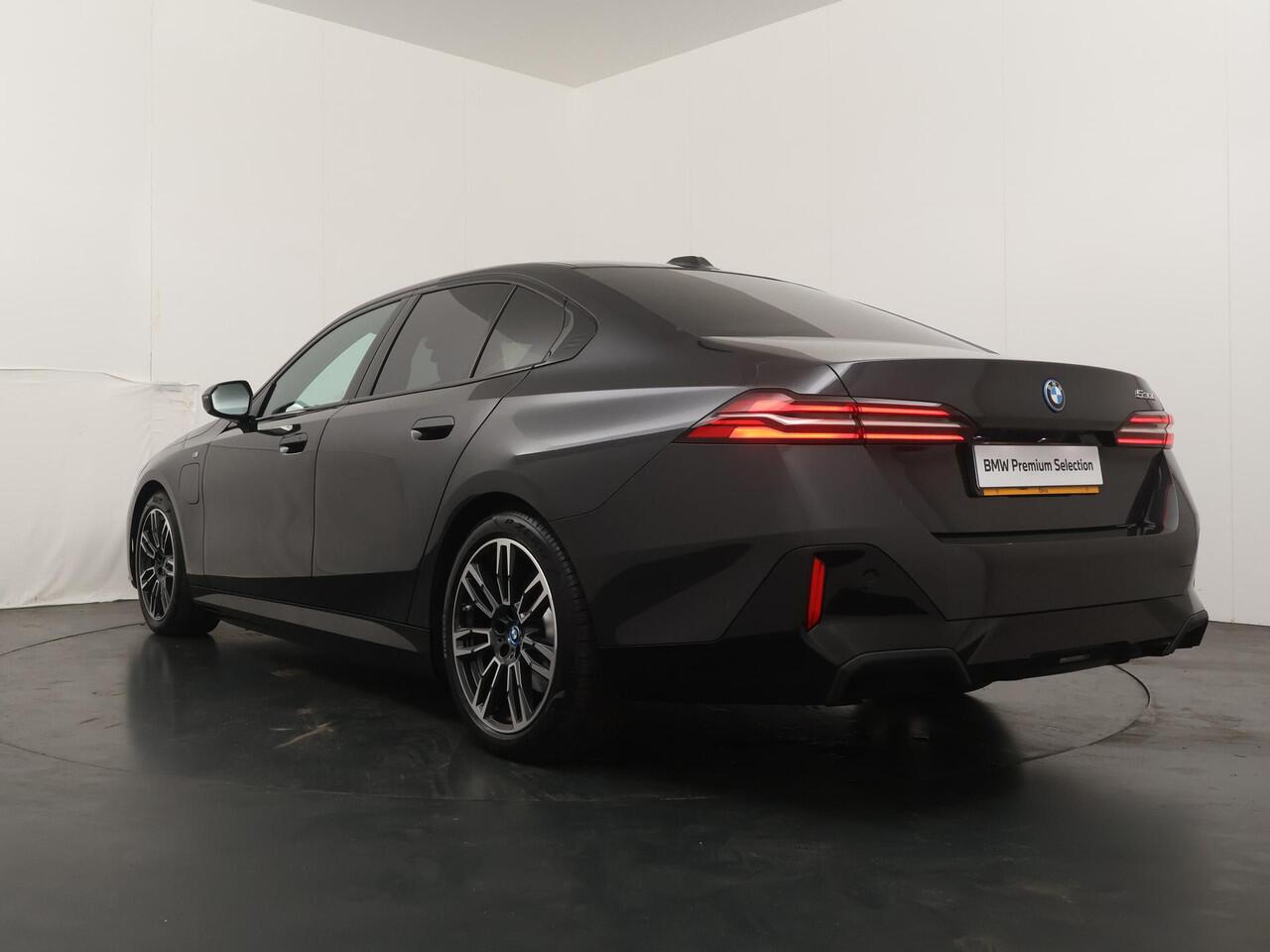 BMW 5-SERIE 530e M Sportpakket | Panoramadak | Trekhaak | Stoelverwarming