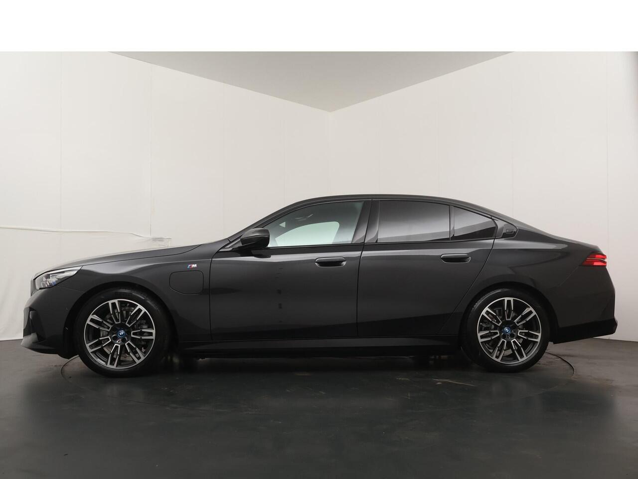 BMW 5-SERIE 530e M Sportpakket | Panoramadak | Trekhaak | Stoelverwarming