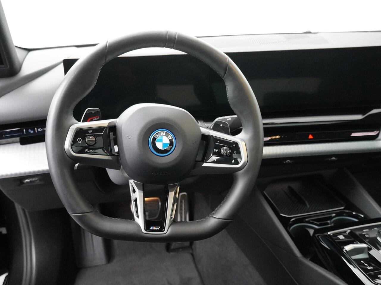 BMW 5-SERIE 530e M Sportpakket | Panoramadak | Trekhaak | Stoelverwarming