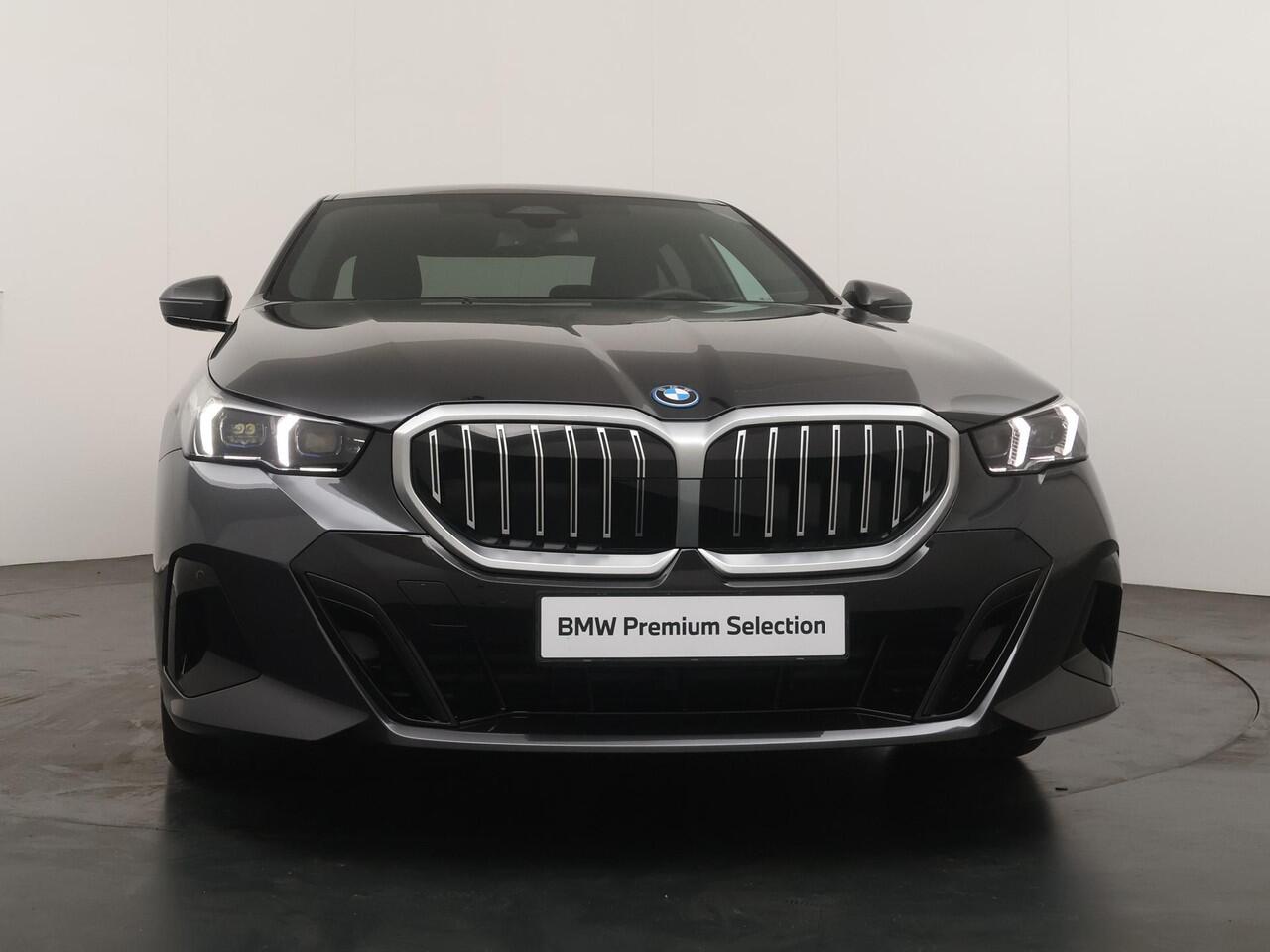 BMW 5-SERIE 530e M Sportpakket | Panoramadak | Trekhaak | Stoelverwarming