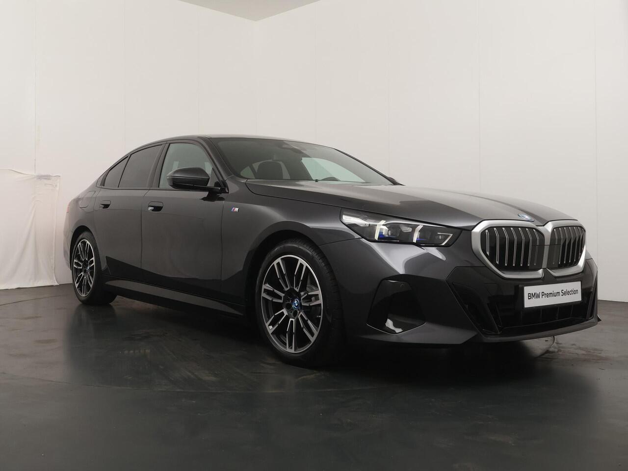 BMW 5-SERIE 530e M Sportpakket | Panoramadak | Trekhaak | Stoelverwarming