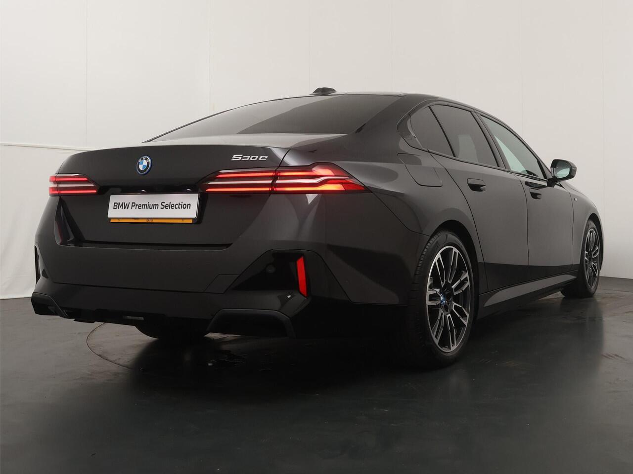 BMW 5-SERIE 530e M Sportpakket | Panoramadak | Trekhaak | Stoelverwarming