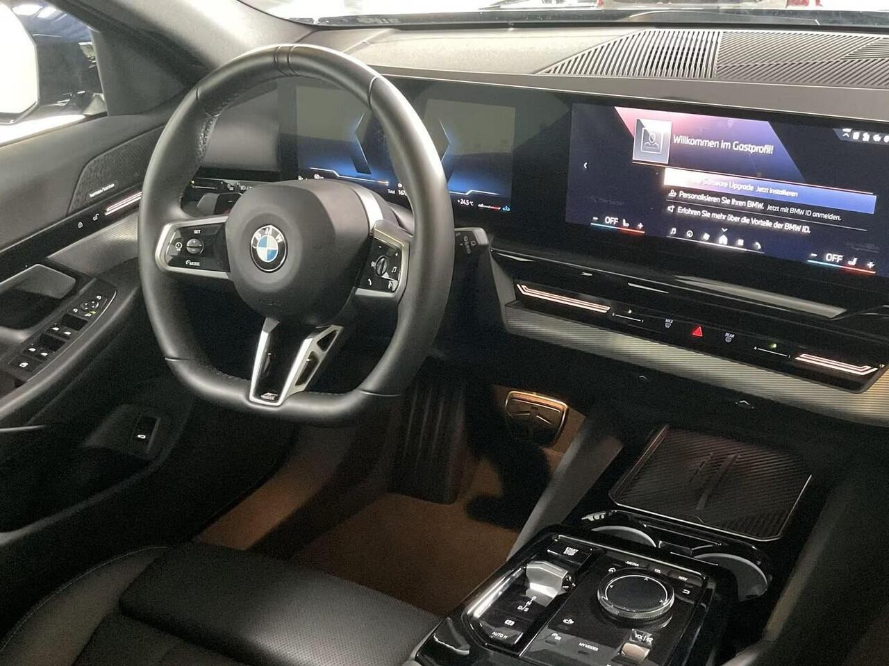 BMW 5-SERIE Touring 540d xDrive M-SPORT Pro ** LED, PANORAMA, LEDER, 20-inch LMV, ICONIC GLOW, TREKH ** Ex BMW - ¤ 29.800 onder NP ** ** INFORMEER OOK NAAR ONZE AANTREKKELIJKE FINANCIAL-LEASE TARIEVEN **