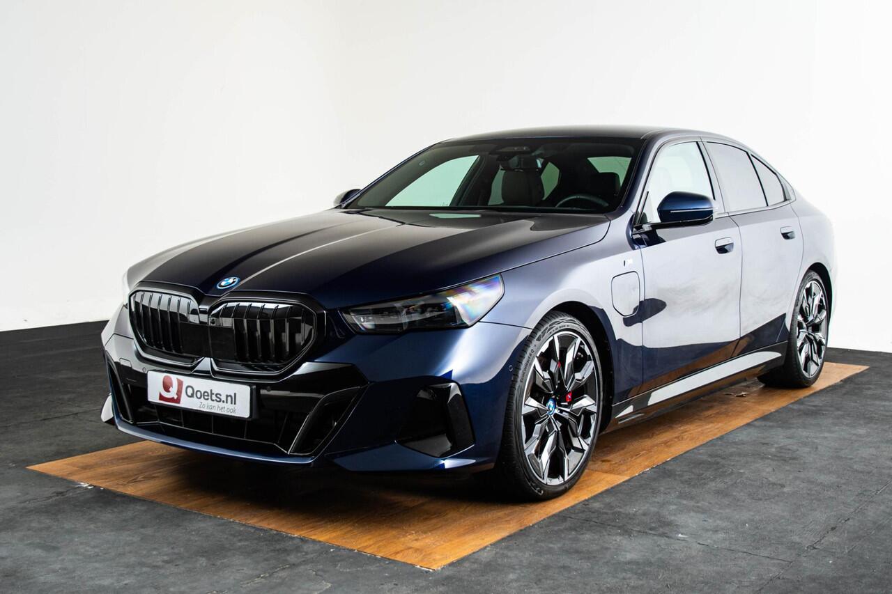 BMW 5-SERIE 550e xDrive M Sport Pro - Driving/Parking Assistant Professional - Harman Kardon - Comfort Access - Comfort Pack - M Adaptief onderstel Professional - Iconic Glow - Active Guard - Harman Kardon -