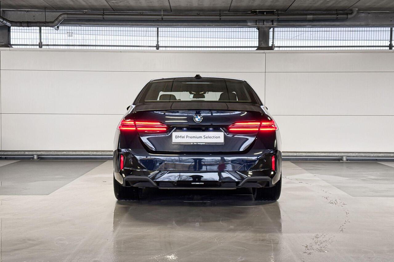 BMW 5-SERIE Sedan 520i High Executive M-Sport Pro