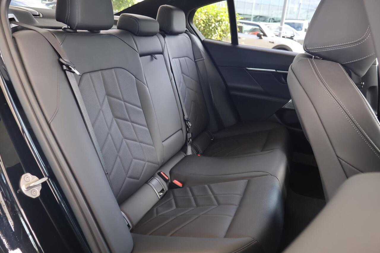 BMW 5-SERIE Sedan 550e xDrive | M Sportpakket | Innovation Pack | Comfort Pack