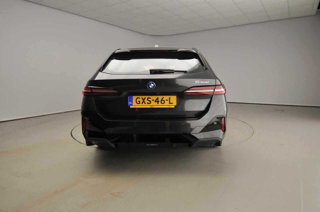 BMW 5-SERIE Touring 530e | M-Sportpakket | LED | HUD | Sportstoelen | Stoelverwarming | Surround view | DAB | Alu 19 inch