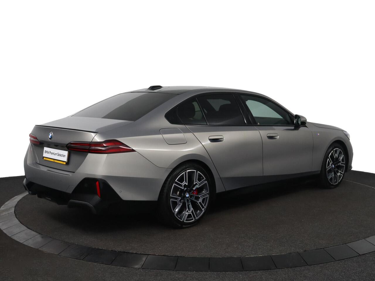 BMW 5-SERIE 520i | M Sportpakket Pro | Innovation Pack | Driving Assistant Prof. | Trekhaak | Panoramadak | Harman-Kardon | Stoelventilatie | Comfortstoelen |