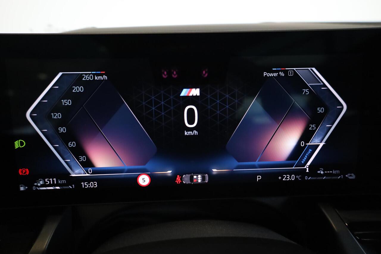 BMW 5-SERIE Sedan 530e M Sportpakket Pro | Innovation Pack | Travel Pack | Comfort Pack | Stuurwielrand Verwarmd | Panoramadak | Comfortstoelen | Driving Assistant Professional | Harman Kardon | 20''