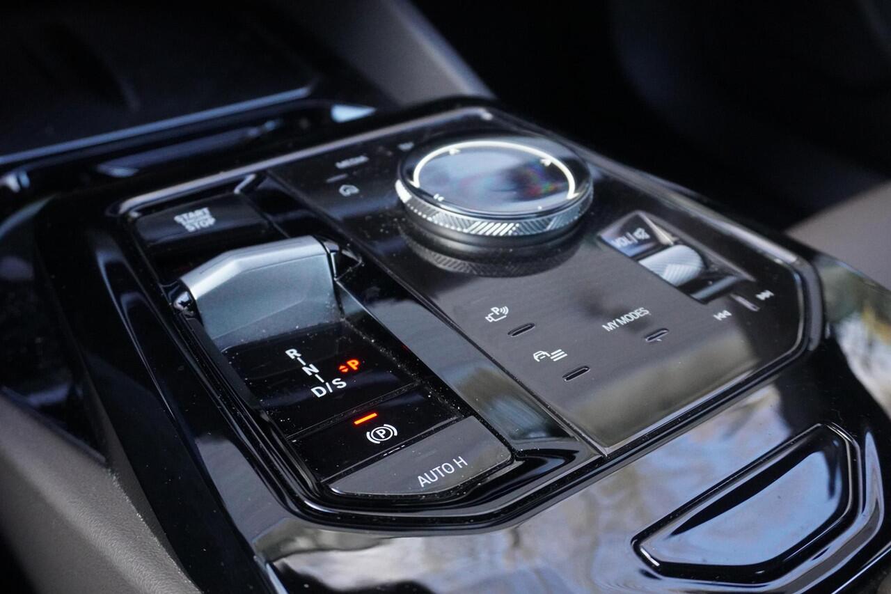 BMW 5-SERIE Sedan 530e M Sportpakket | Comfort Pack | Driving Assistant Professional | Harman-Kardon sound system | Trekhaak met elektrisch wegklapbare kogel