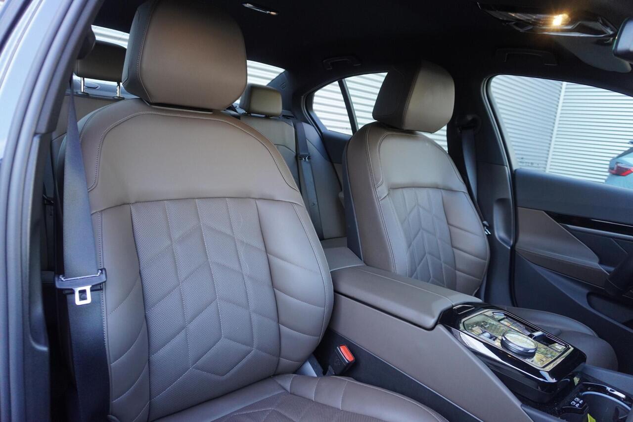 BMW 5-SERIE Sedan 530e M Sportpakket | Comfort Pack | Driving Assistant Professional | Harman-Kardon sound system | Trekhaak met elektrisch wegklapbare kogel