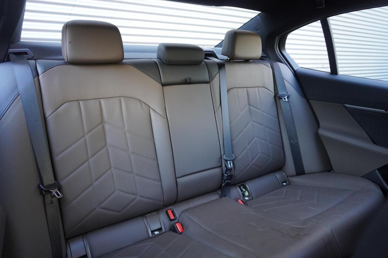 BMW 5-SERIE Sedan 530e M Sportpakket | Comfort Pack | Driving Assistant Professional | Harman-Kardon sound system | Trekhaak met elektrisch wegklapbare kogel