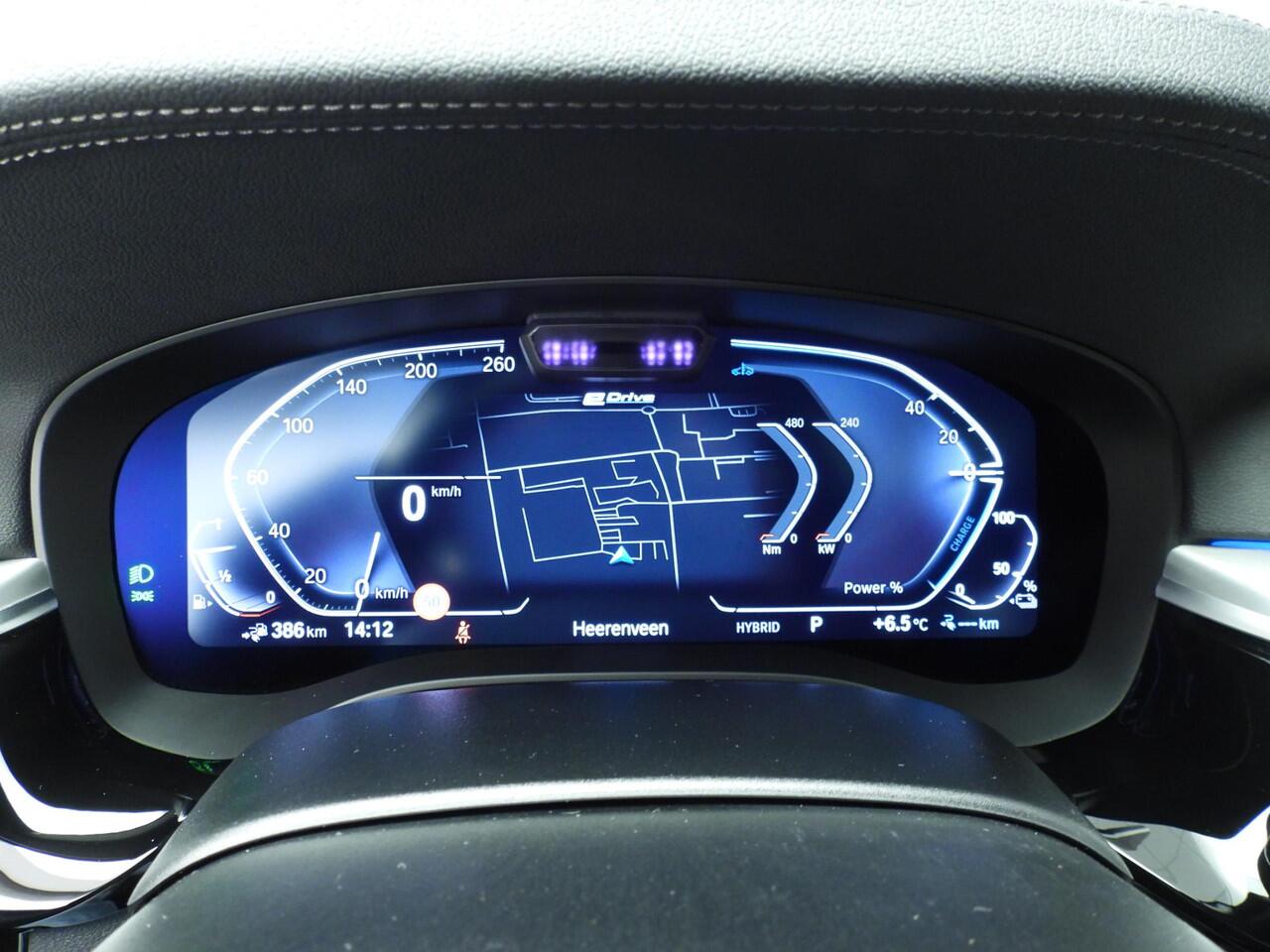 BMW 5-SERIE Touring 530e | M-Sportpakket | Laserlicht | Leder | HUD | Active cruise | Trekhaak | Schuifdak | Keyles go | DAB | Hifi speakers | Alu 18 inch