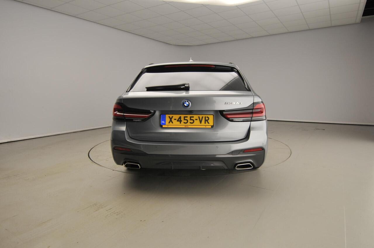 BMW 5-SERIE Touring 530e | M-Sportpakket | Laserlicht | Leder | HUD | Active cruise | Trekhaak | Schuifdak | Keyles go | DAB | Hifi speakers | Alu 18 inch