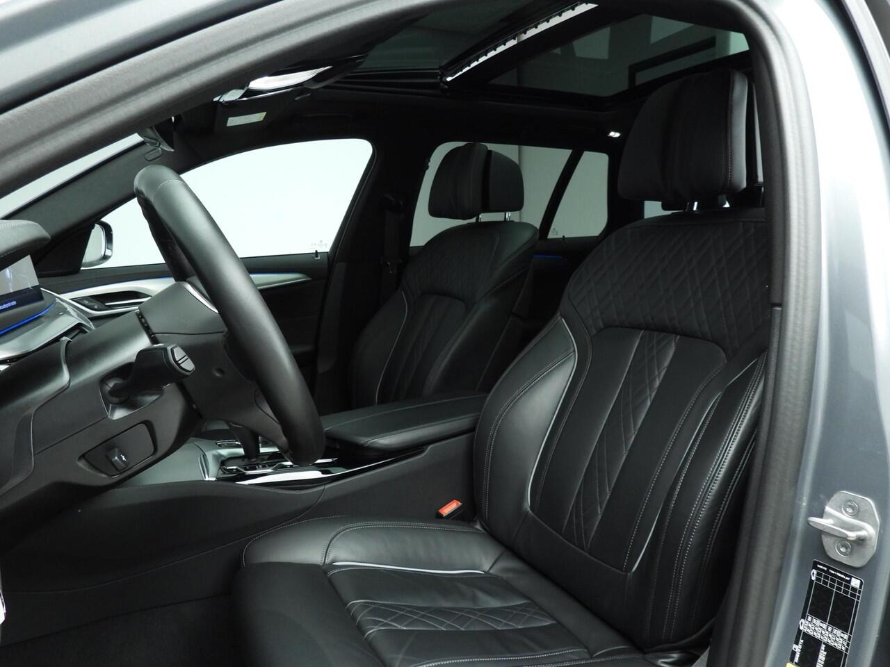 BMW 5-SERIE Touring 530e | M-Sportpakket | Laserlicht | Leder | HUD | Active cruise | Trekhaak | Schuifdak | Keyles go | DAB | Hifi speakers | Alu 18 inch