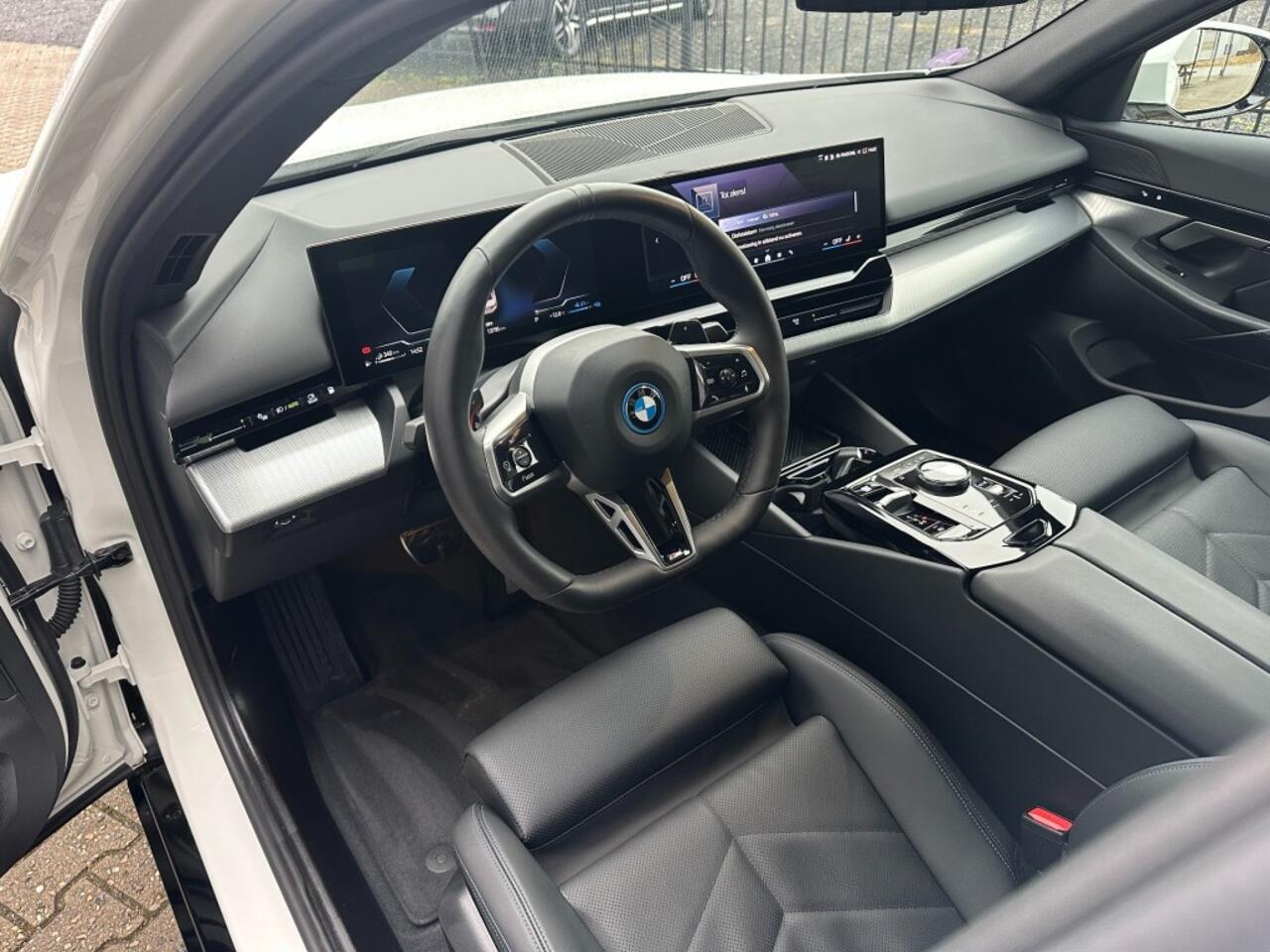 BMW 5-SERIE 530e X-drive M-Sport bj2024 *Leer *Laser *Adaptive *NL auto