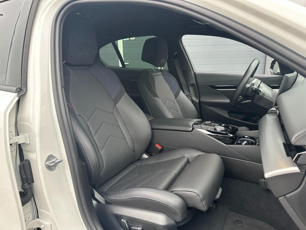 BMW 5-SERIE 530e X-drive M-Sport bj2024 *Leer *Laser *Adaptive *NL auto