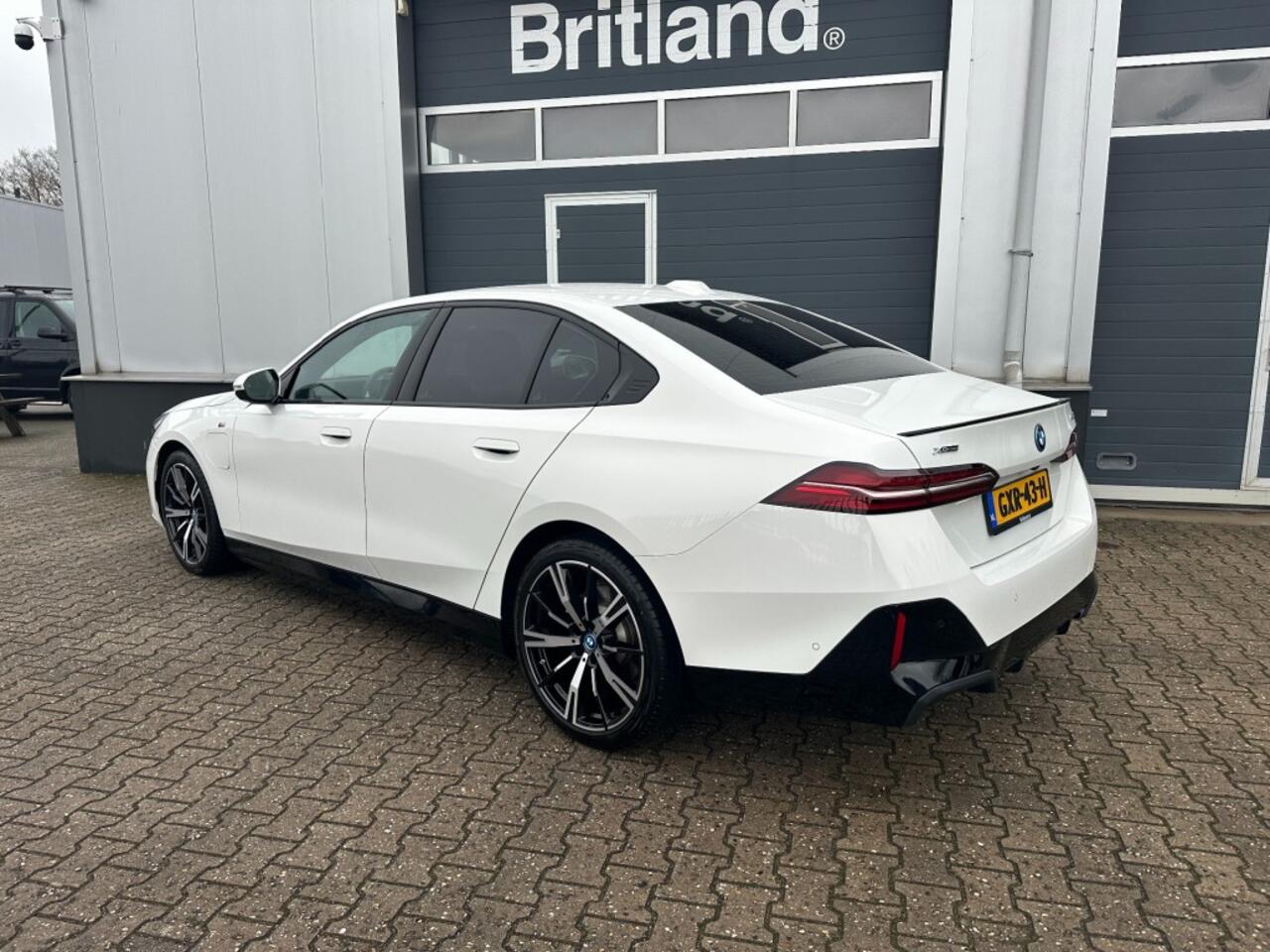 BMW 5-SERIE 530e X-drive M-Sport bj2024 *Leer *Laser *Adaptive *NL auto