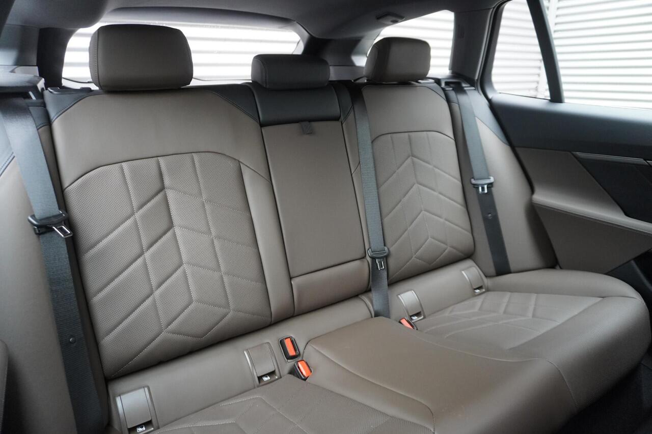BMW 5-SERIE Touring 530e Comfort Pack | Trekhaak met elektrisch wegklapbare kogel | Driving | Harman-Kardon sound system | Achteruitrijcamera | Comfortstoelen voor
