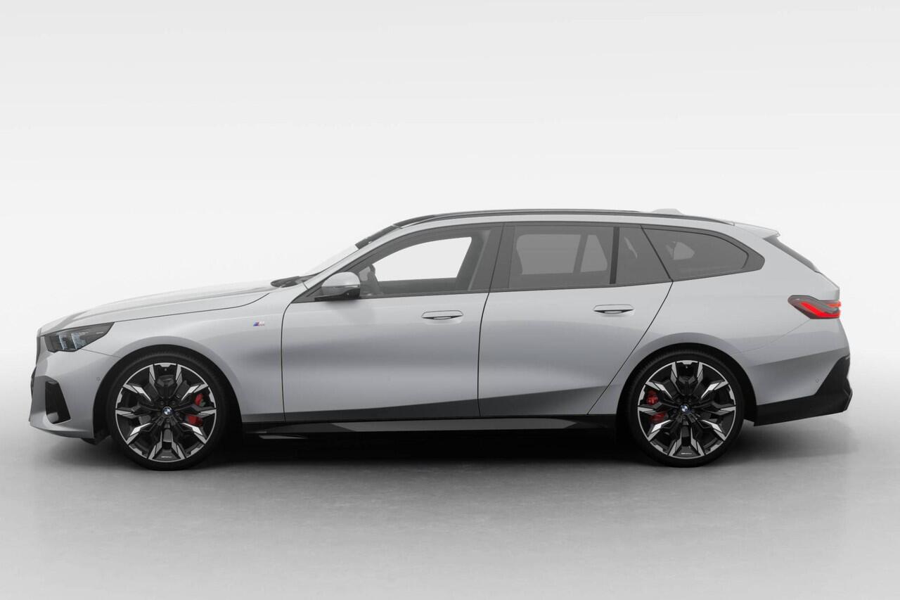 BMW 5-SERIE Touring 520i | M Sport Pro | Innovation Pack | Travel Pack | Glazen Panoramadak | VPLD