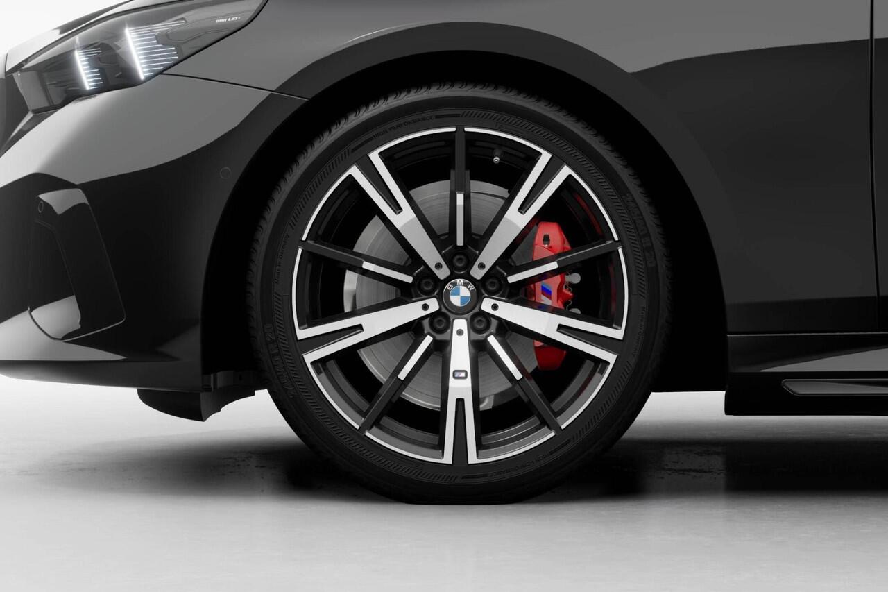 BMW 5-SERIE Touring 520i | M Sport Pro | Innovation Pack | Travel Pack | Comfort Pack | VPLD