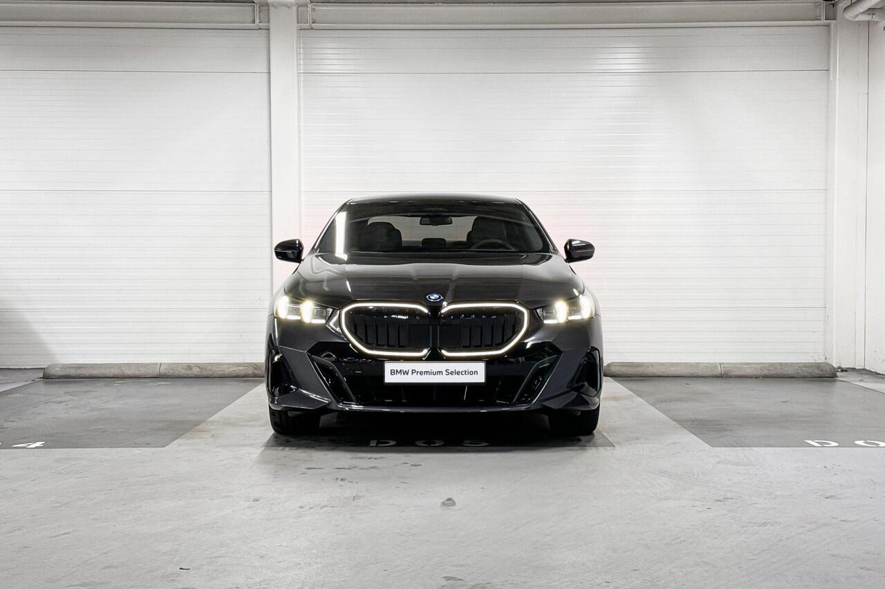 BMW 5-SERIE Sedan 530e | M-Sport Pro | Travel Pack | Innovation Pack | Comfort Pack | Driving Assistant Professional | Bowers&Wilkins | Comfort Access | Selections