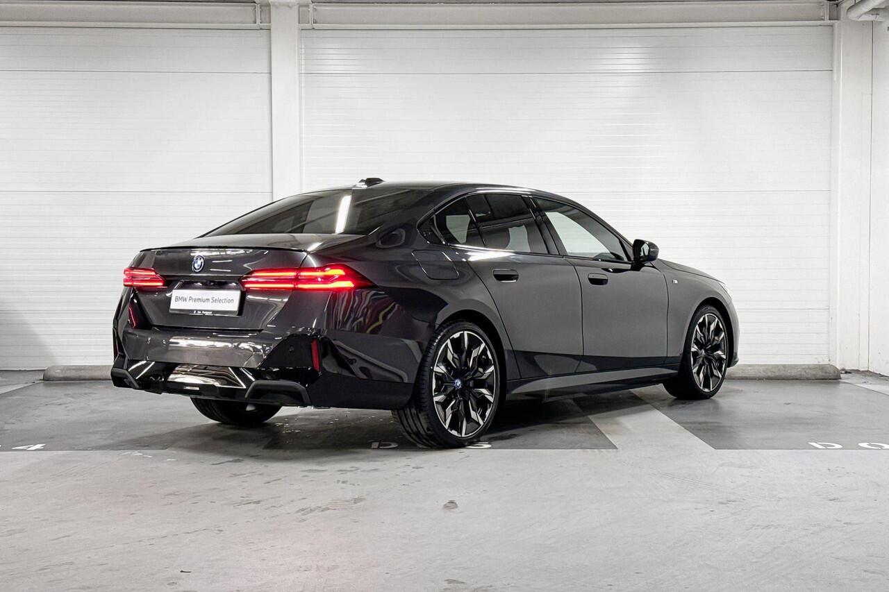 BMW 5-SERIE Sedan 530e | M-Sport Pro | Travel Pack | Innovation Pack | Comfort Pack | Driving Assistant Professional | Bowers&Wilkins | Comfort Access | Selections