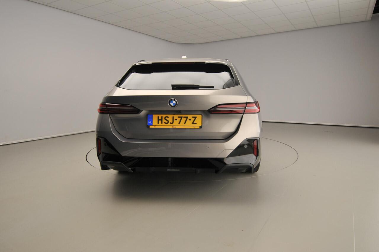 BMW 5-SERIE Touring 520d | M-Sportpakket | LED | HUD | Trekhaak | Active cruise | Keyles go | DAB | Harman-kardon sound | Alu 20 inch