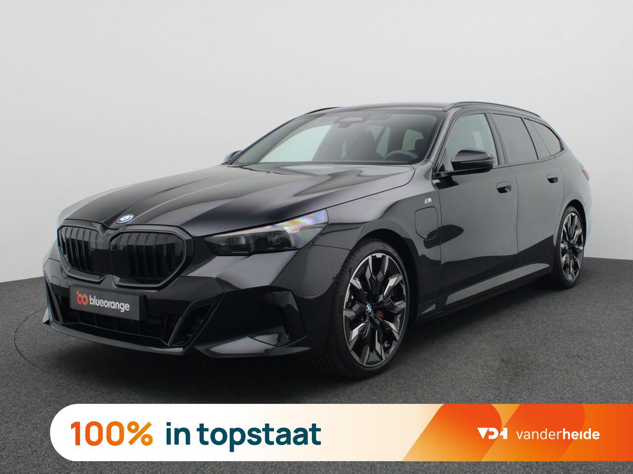BMW 5-SERIE Touring 530e M Sport Edition 299PK AUT. Panoramadak, Keyless, Memorystoel, Head-Up Display, Elektr. Achterklep, Stoelverwarming+Koeling, Stuurverwarming, Volleder, Trekhaak, 21" LM Velgen