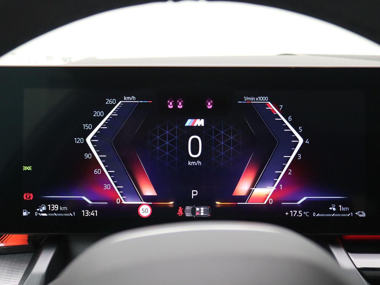 BMW 5-SERIE Touring 530e M Sport Edition 299PK AUT. Panoramadak, Keyless, Memorystoel, Head-Up Display, Elektr. Achterklep, Stoelverwarming+Koeling, Stuurverwarming, Volleder, Trekhaak, 21" LM Velgen