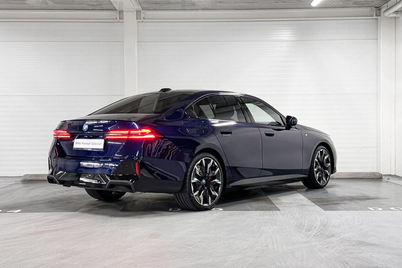 BMW 5-SERIE Sedan 550e xDrive | M-Sport Pro | Travel Pack | Innovation Pack | Comfort Pack | Driving Assistant Professional | Bowers&Wilkins | Panoramadak | Comfort Access | Trekhaak | Selections