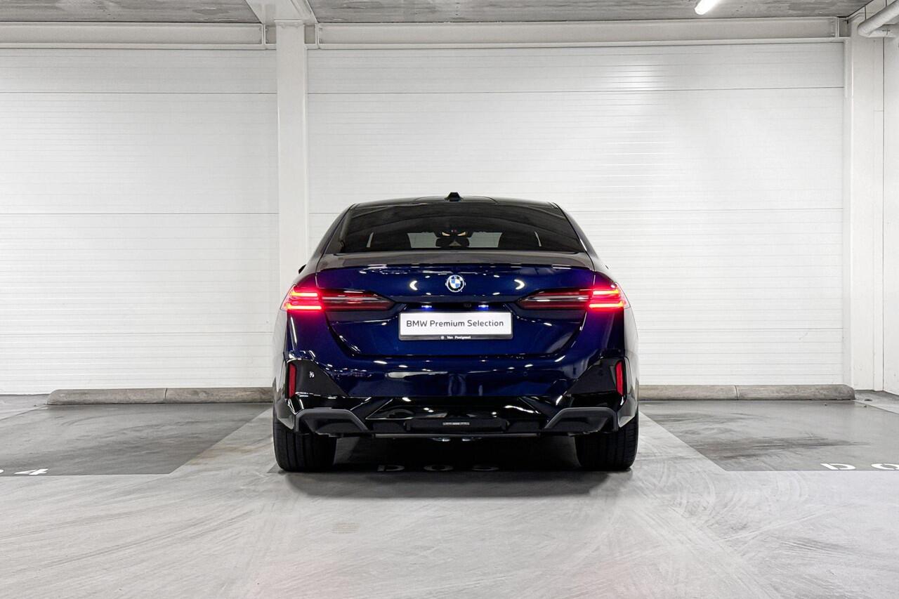 BMW 5-SERIE Sedan 550e xDrive | M-Sport Pro | Travel Pack | Innovation Pack | Comfort Pack | Driving Assistant Professional | Bowers&Wilkins | Panoramadak | Comfort Access | Trekhaak | Selections