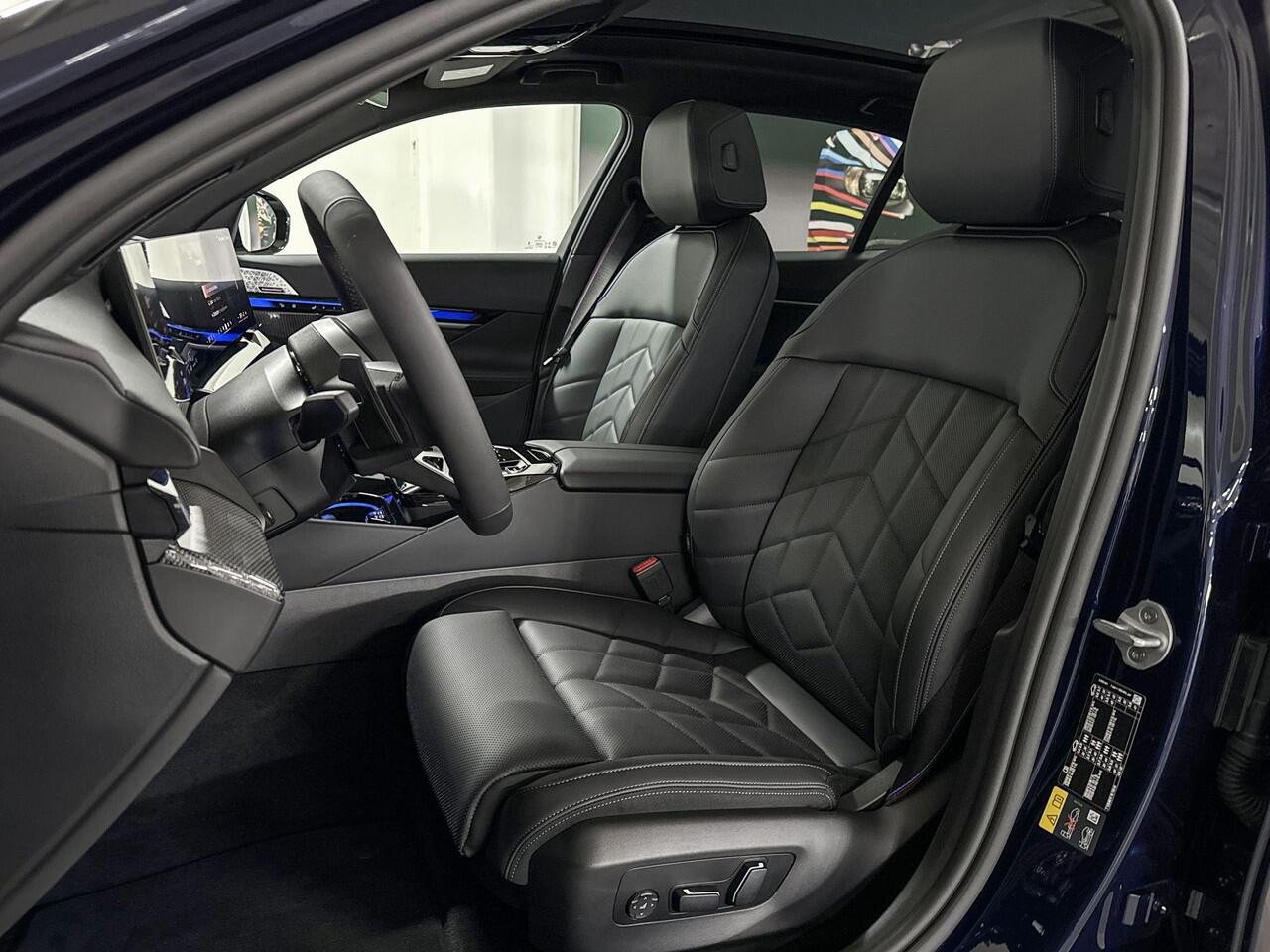 BMW 5-SERIE Sedan 550e xDrive | M-Sport Pro | Travel Pack | Innovation Pack | Comfort Pack | Driving Assistant Professional | Bowers&Wilkins | Panoramadak | Comfort Access | Trekhaak | Selections