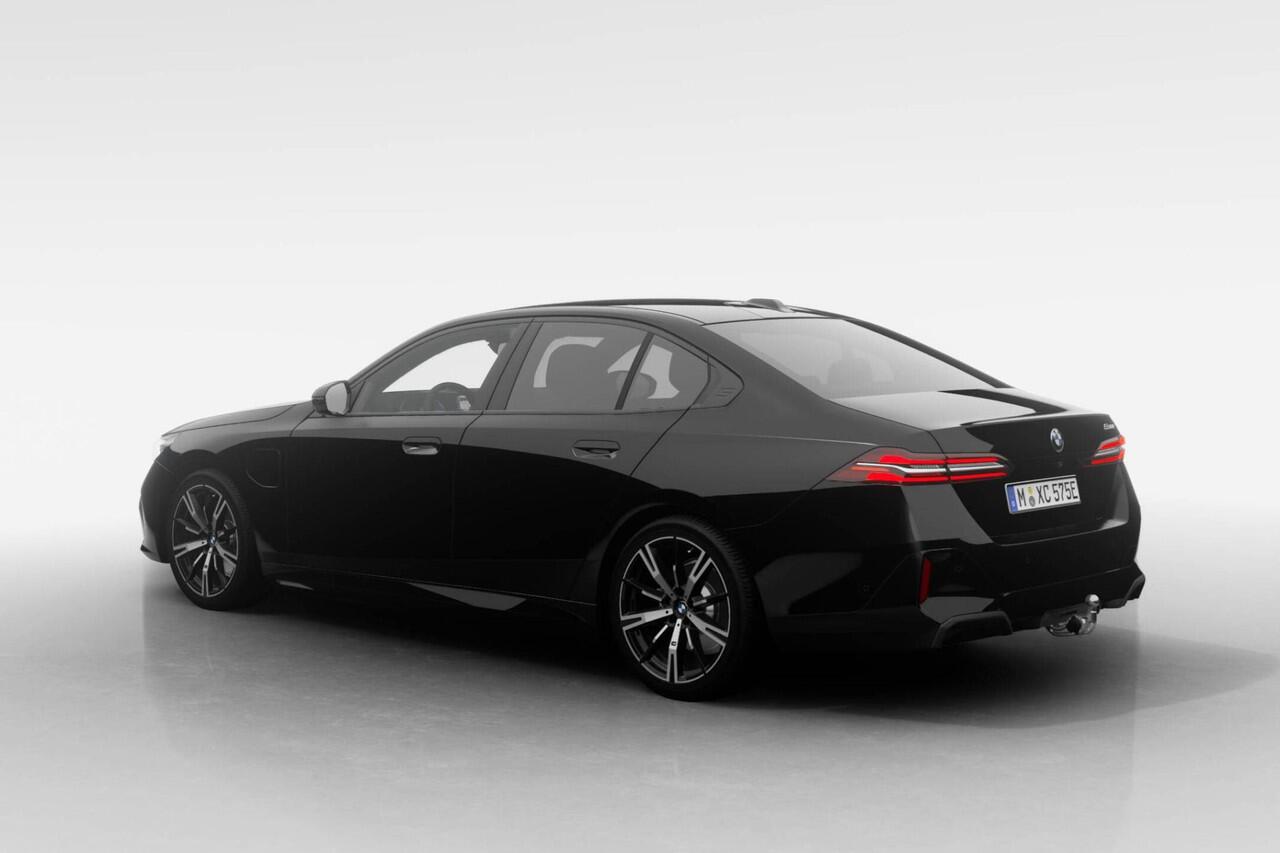 BMW 5-SERIE Sedan 530e M Sport Edition | Innovation Pack | Travel Pack | Comfort Pack | Trekhaak