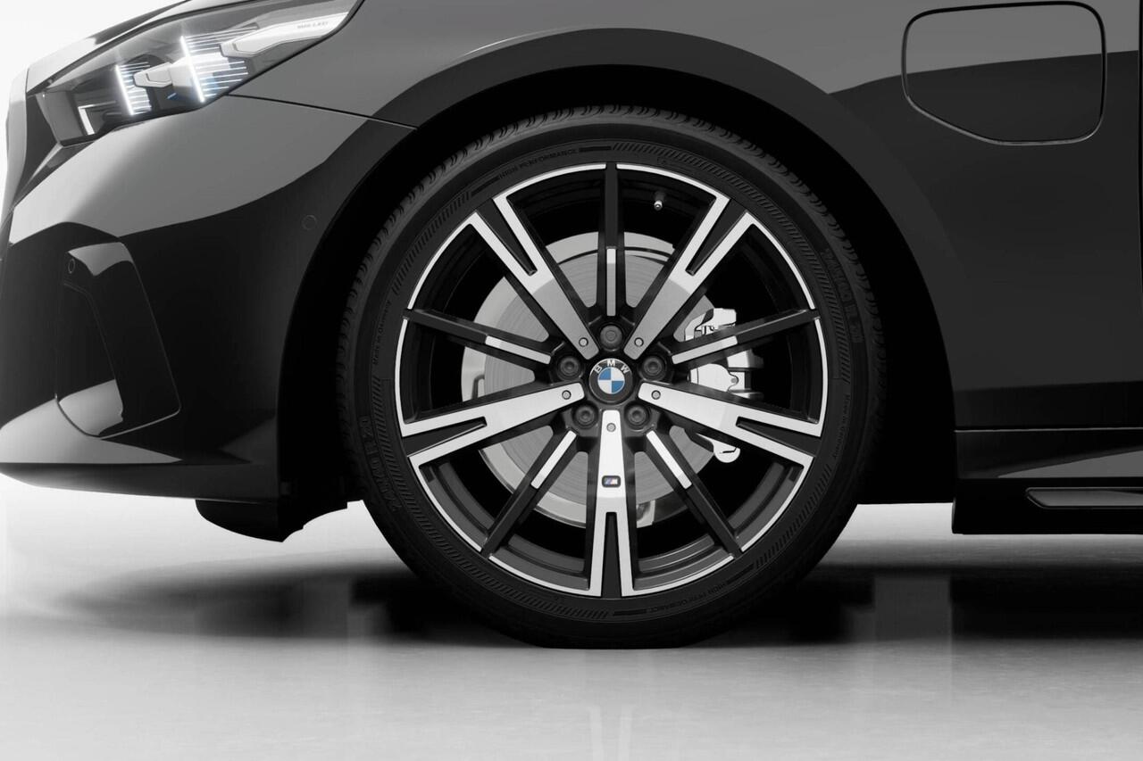 BMW 5-SERIE Sedan 530e M Sport Edition Innovation Pack | Travel Pack | Comfort Pack | Trekhaak