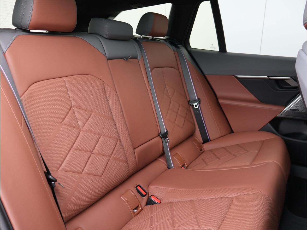 BMW 5-SERIE Touring 530e | M Sportpakket Pro | Individual Lak | Travel Pack | Comfort Pack