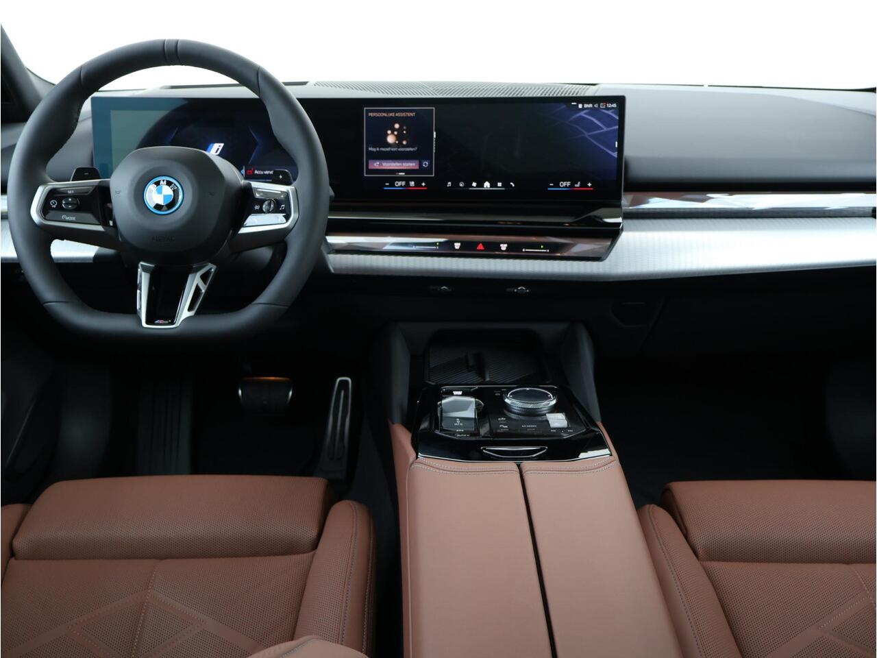 BMW 5-SERIE Touring 530e | M Sportpakket Pro | Individual Lak | Travel Pack | Comfort Pack