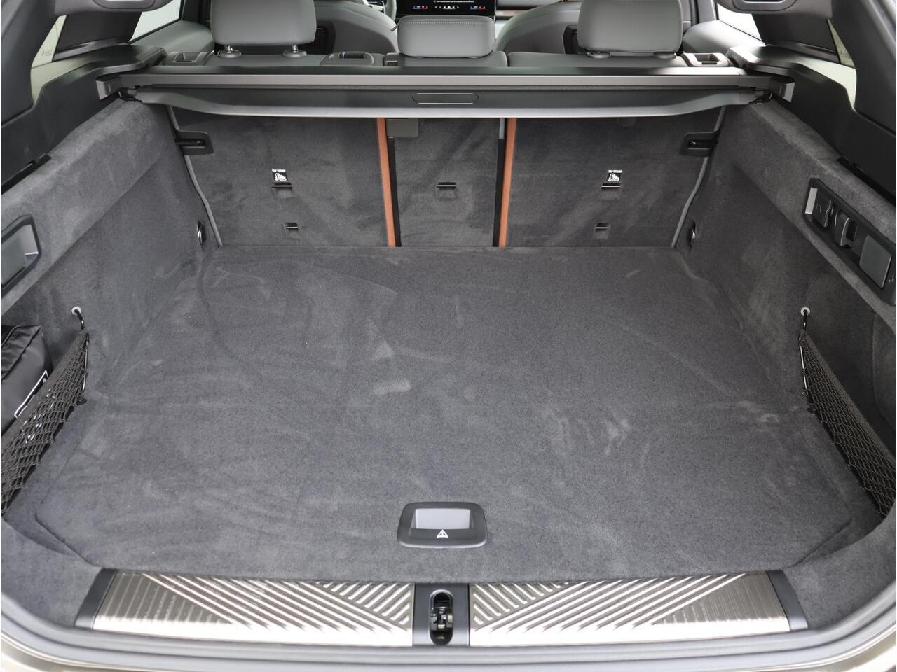 BMW 5-SERIE Touring 530e | M Sportpakket Pro | Individual Lak | Travel Pack | Comfort Pack