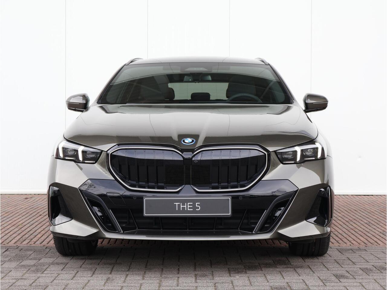 BMW 5-SERIE Touring 530e | M Sportpakket Pro | Individual Lak | Travel Pack | Comfort Pack