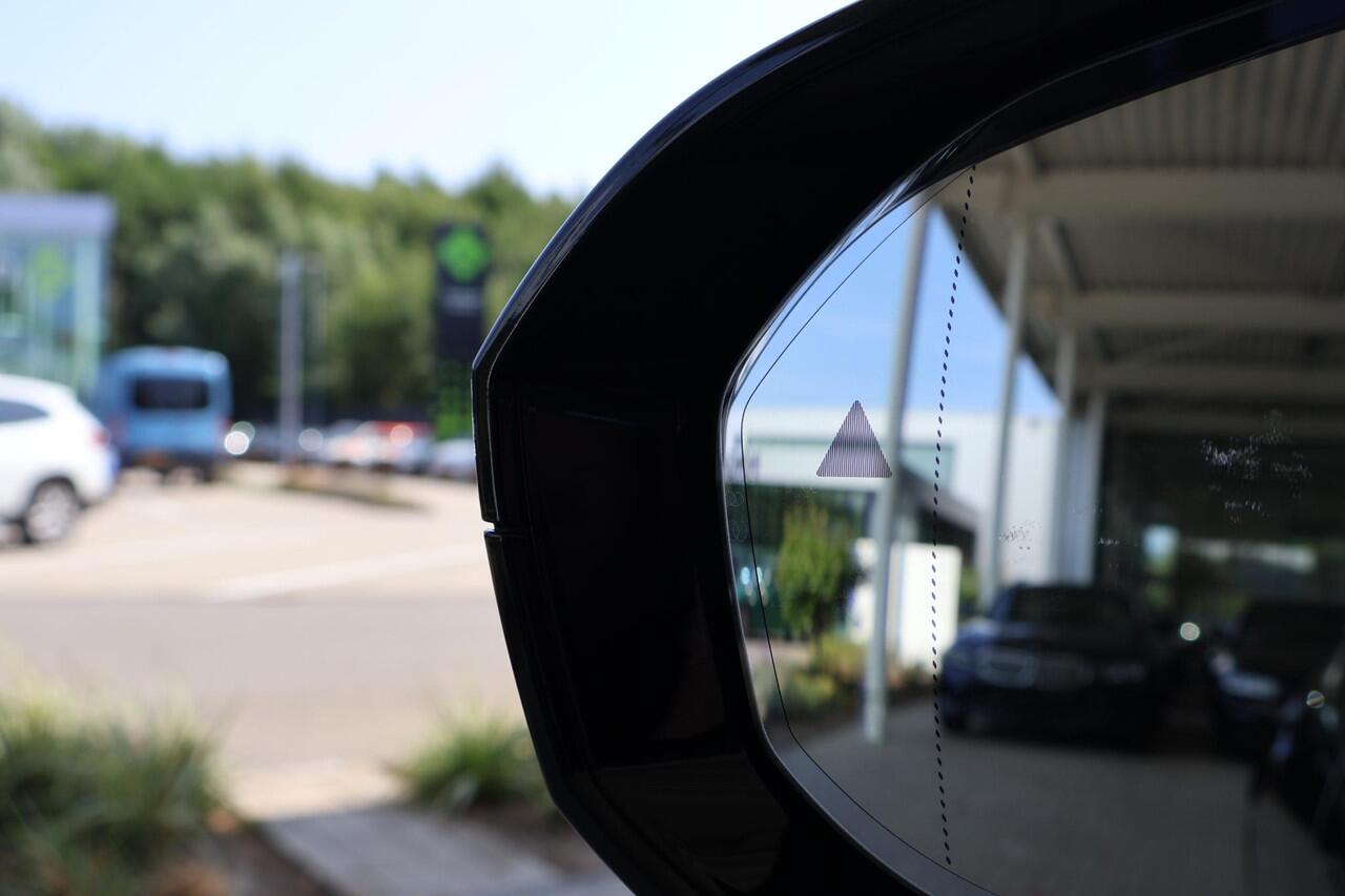 BMW 5-SERIE Sedan 520i | M Sportpakket Pro | Driving Assistant Plus