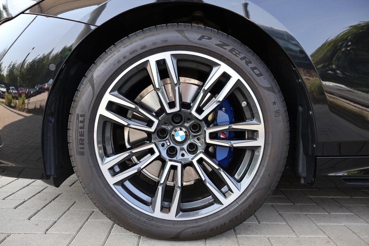 BMW 5-SERIE Sedan 520i | M Sportpakket Pro | Driving Assistant Plus