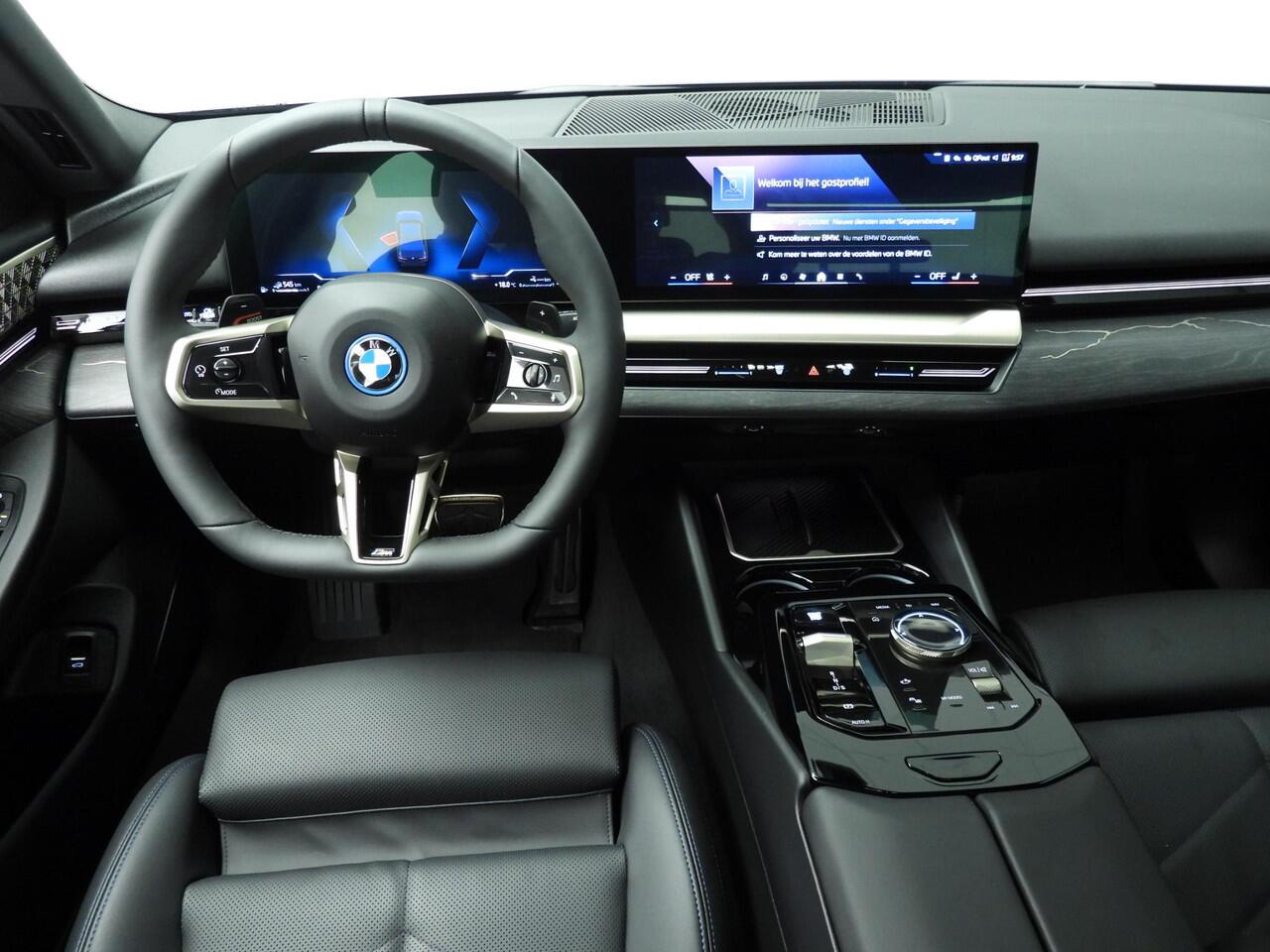 BMW 5-SERIE Sedan 530e | M-Sportpakket | LED | Navigatie | Sportstoelen | Chrome line | Active cruise | DAB | Bowers @ Wilkins sound | Alu 20 inch